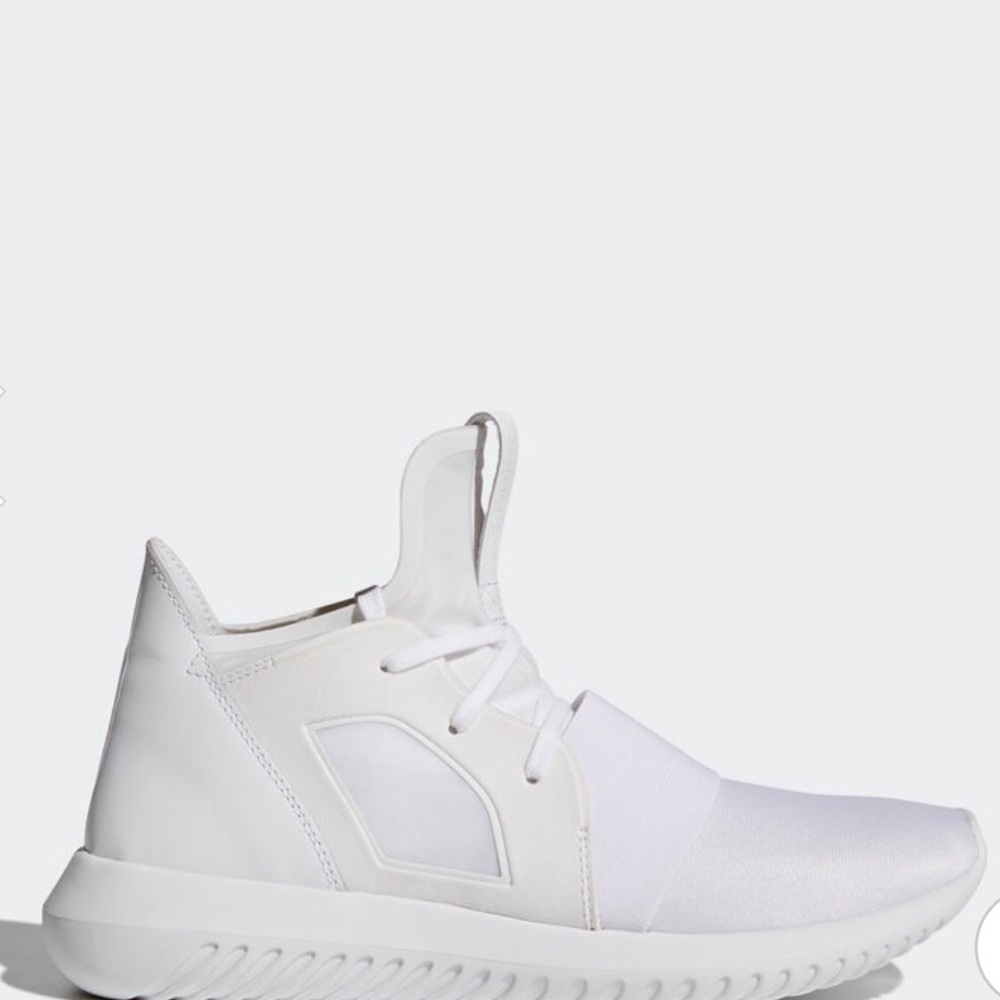 Women’s Adidas Tubular Defiant tennis shoes!